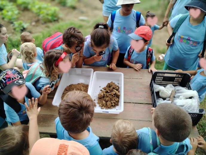 Taller de pintura infantil en Tordera realizado en La Xarranca con niños de 4 a 12 años